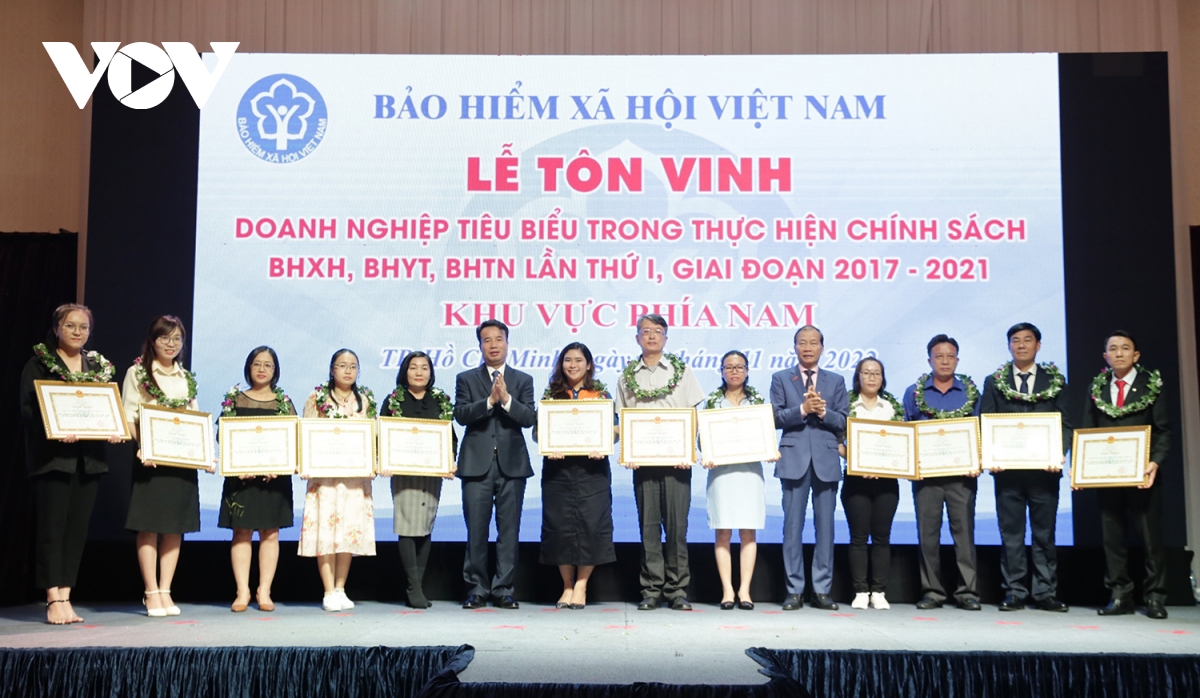 Tôn vinh 103 DN trong thực hiện chính sách, pháp luật về BHXH, BHYT, BHTN